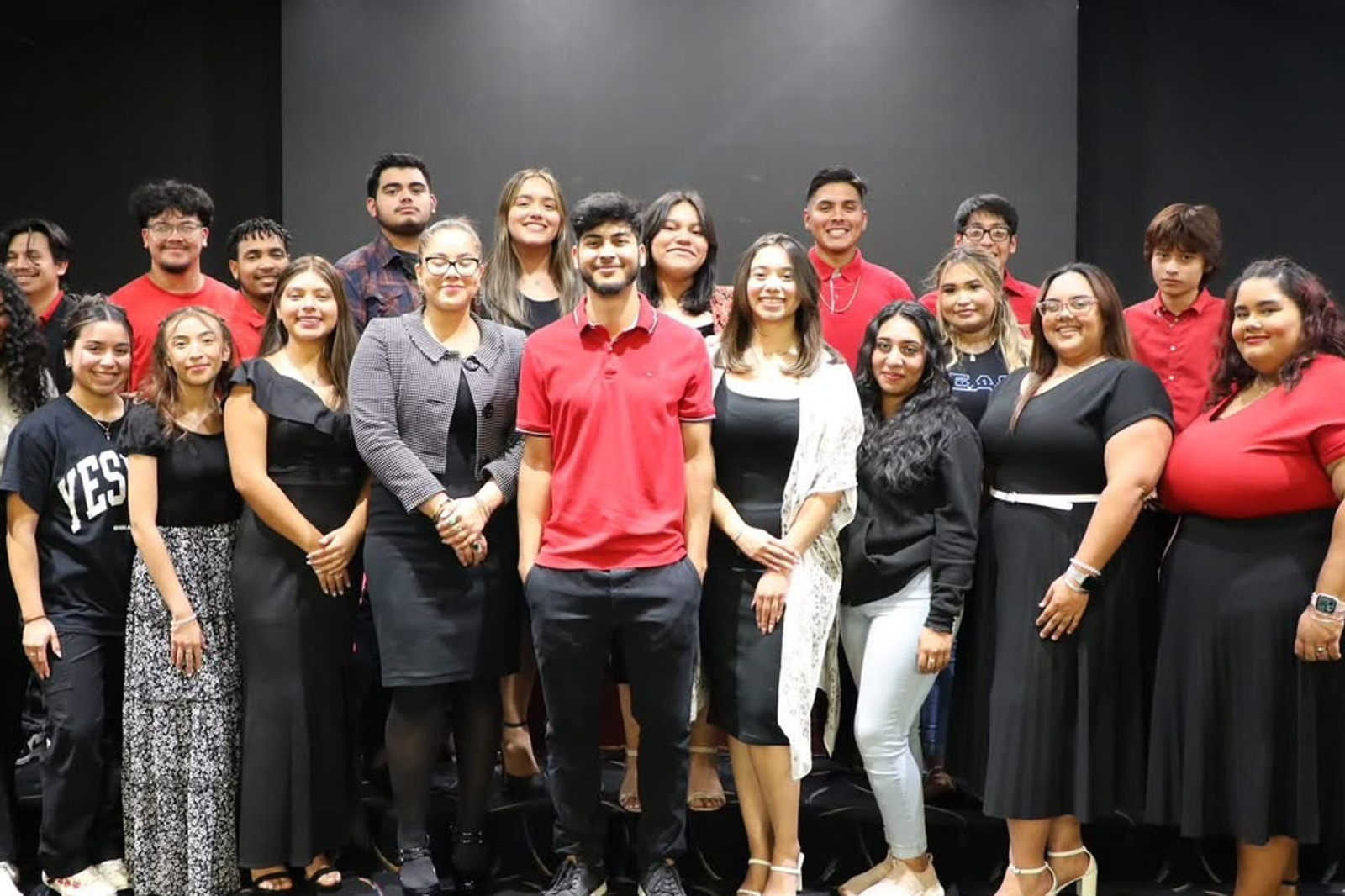 Ministerio de Jóvenes y juveniles — Iglesia De Dios Lirio De Los Valles Misionera, Siler City NC